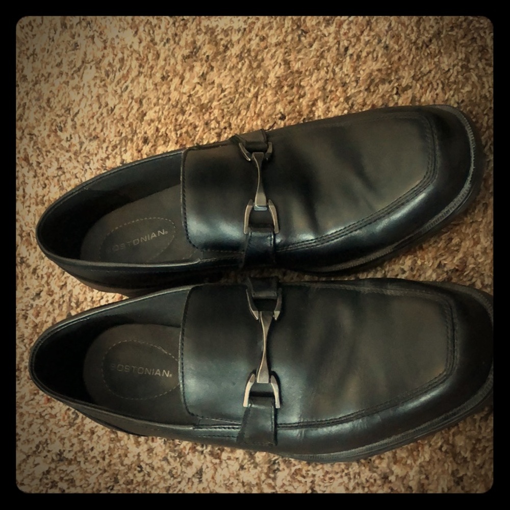 Black, size 11w men’s Bostonian dress shoe